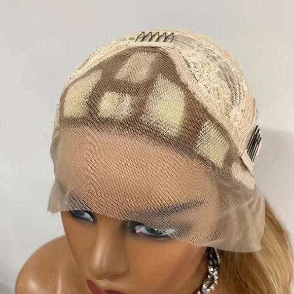 Beautiful Lace Front Wig, Light Brown/Blonde Mix, long 26 inches - Picture 7 of 10